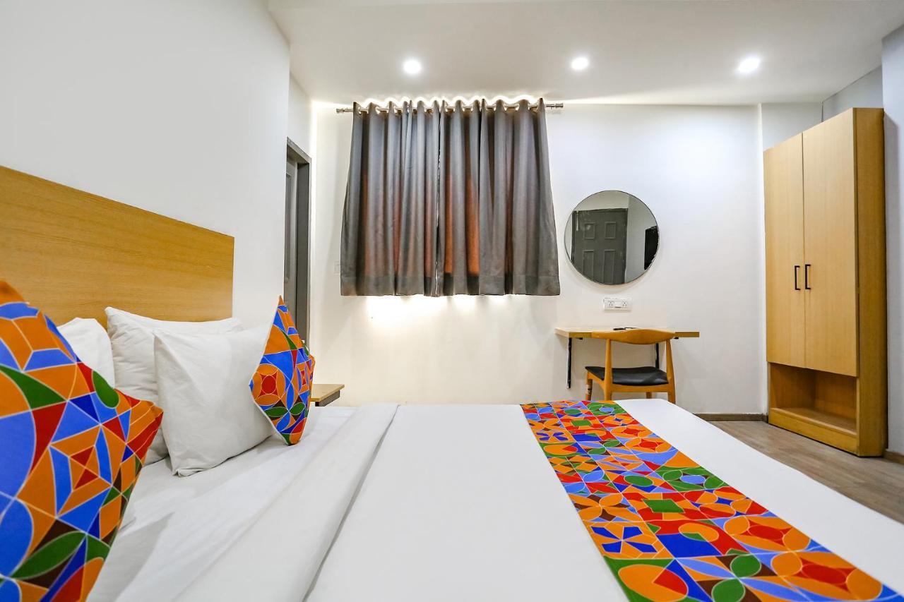Fabhotel Vat - Meera Bagh Delhi Zewnętrze zdjęcie