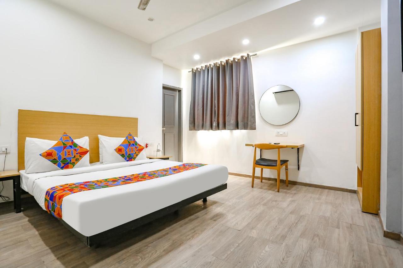 Fabhotel Vat - Meera Bagh Delhi Zewnętrze zdjęcie