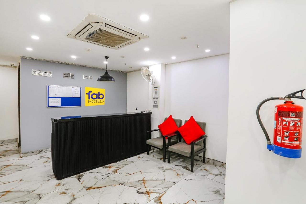 Fabhotel Vat - Meera Bagh Delhi Zewnętrze zdjęcie