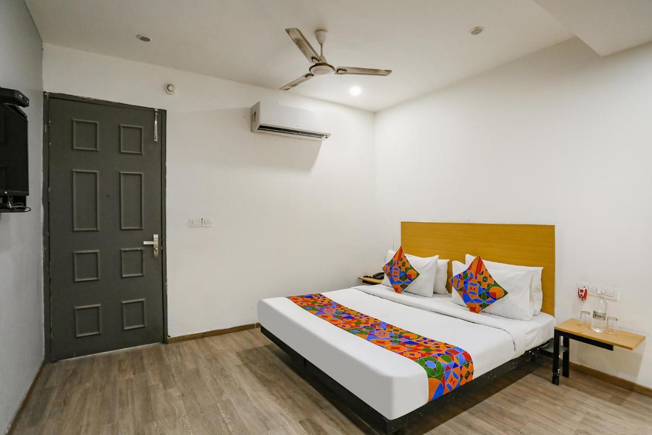 Fabhotel Vat - Meera Bagh Delhi Zewnętrze zdjęcie